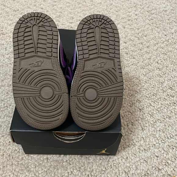 Air Jordan 1 Mid TD 'Palomino'/ White- Wild Berry Size 5c - Picture 3 of 4